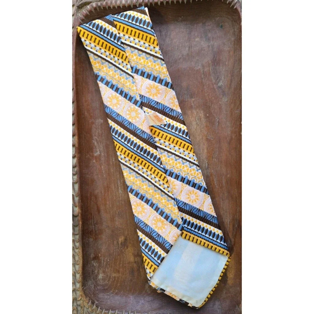 Vintage 1970s Grenada by Excello Wide Sunburst Medallion Necktie GROOVY Retro